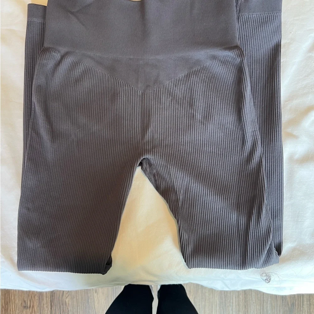 Gray Ribbed Two-Piece Set - Picture 5 of 5